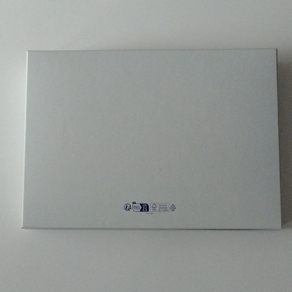 Burberry Gift Box - Picture 8 of 8